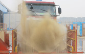 專為沖洗各類礦場運輸車輛輪胎、底盤及兩側。集水循環(huán)使用、結構輕、安裝便等諸多優(yōu)點——林頓電腦洗車機系列格柵式洗輪機